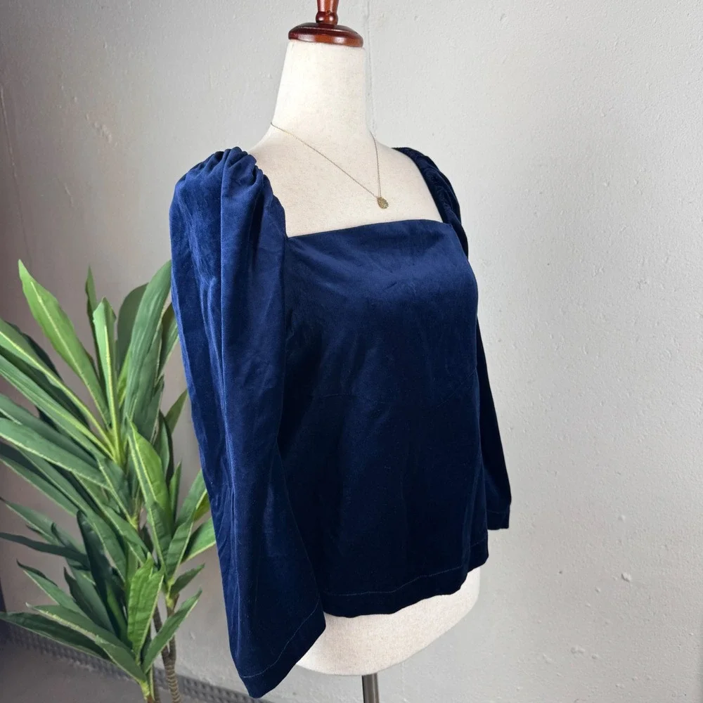 Romantic Dark Academia Feminine Banana Republic Velvet Top Womens M Navy NWT